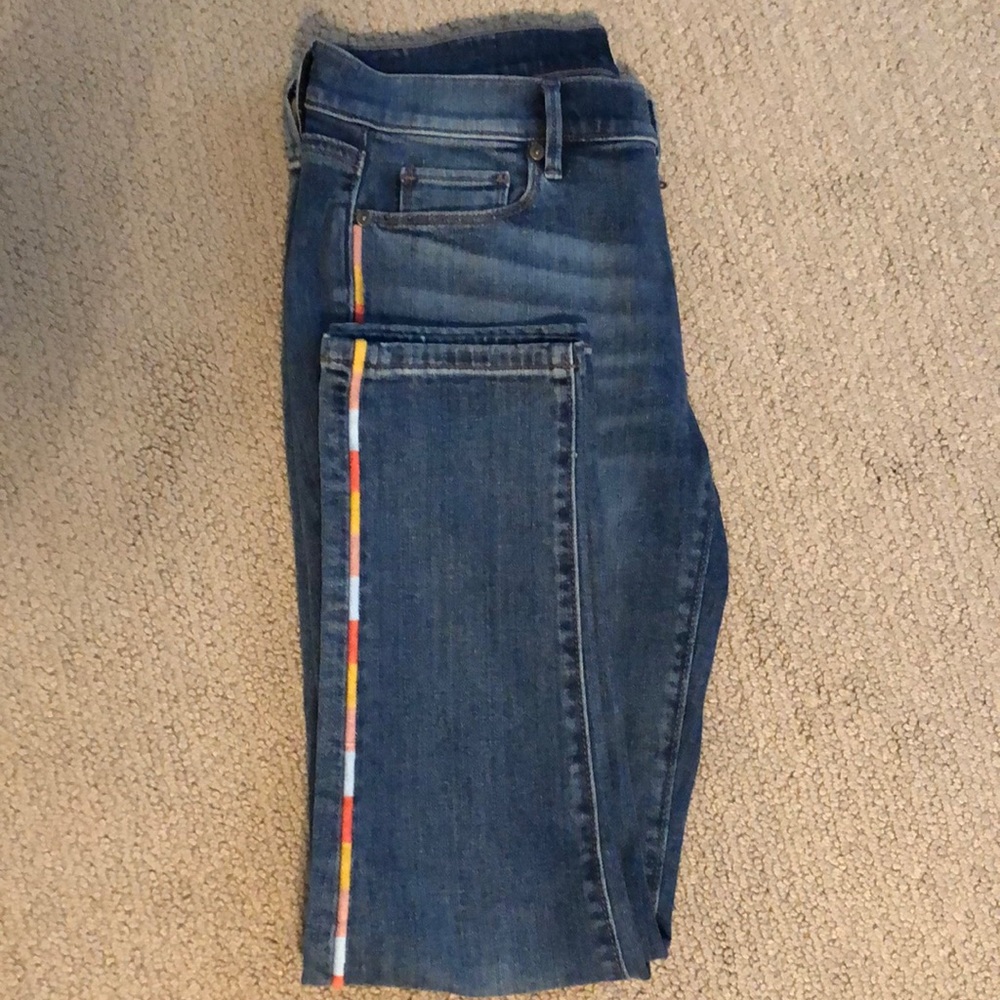Boyfriend Fit Embroidered Ankle Length Jeans
